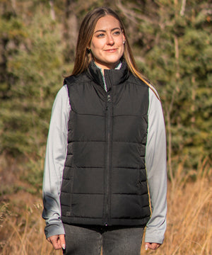 Lifestyle photo of the Women’s Sierra Thermal Vest