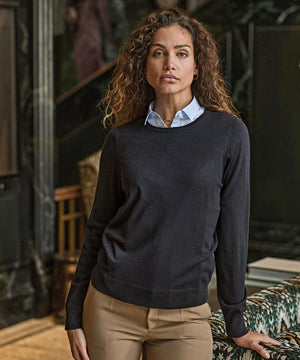 Lifestyle photo of the Women’s Crew Neck (6006)