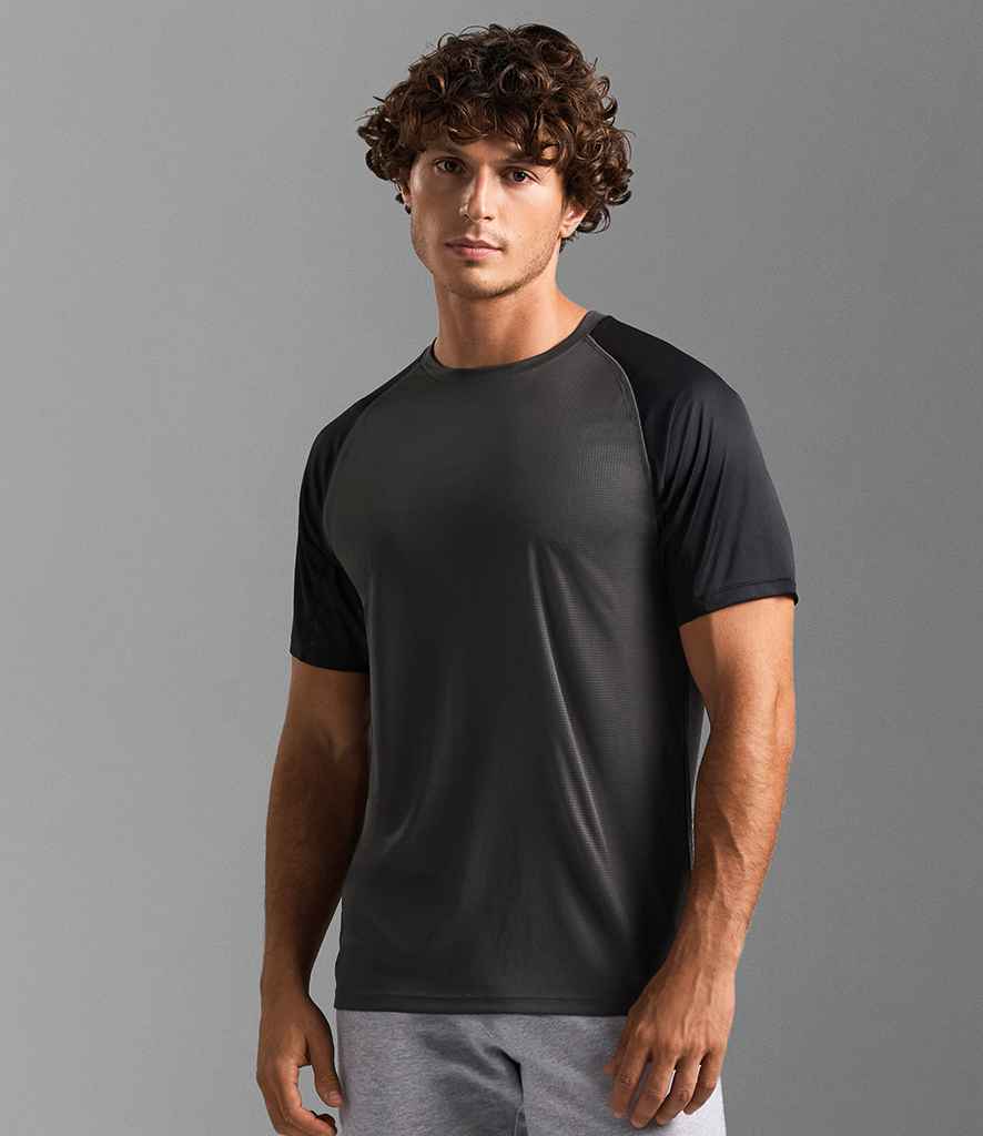 Vortex Ripstop Performance T-Shirt in Black, model photo (1)