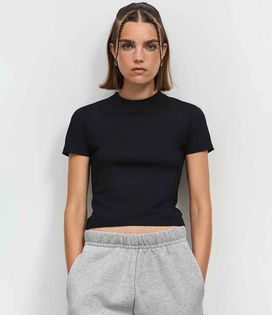 Ladies Lilia Low Crop T-Shirt in Deep Black, model photo (1)