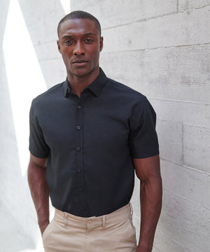 Lifestyle photo of the Short Sleeve ‘Cotton-Feel’ Coolplus® Shirt