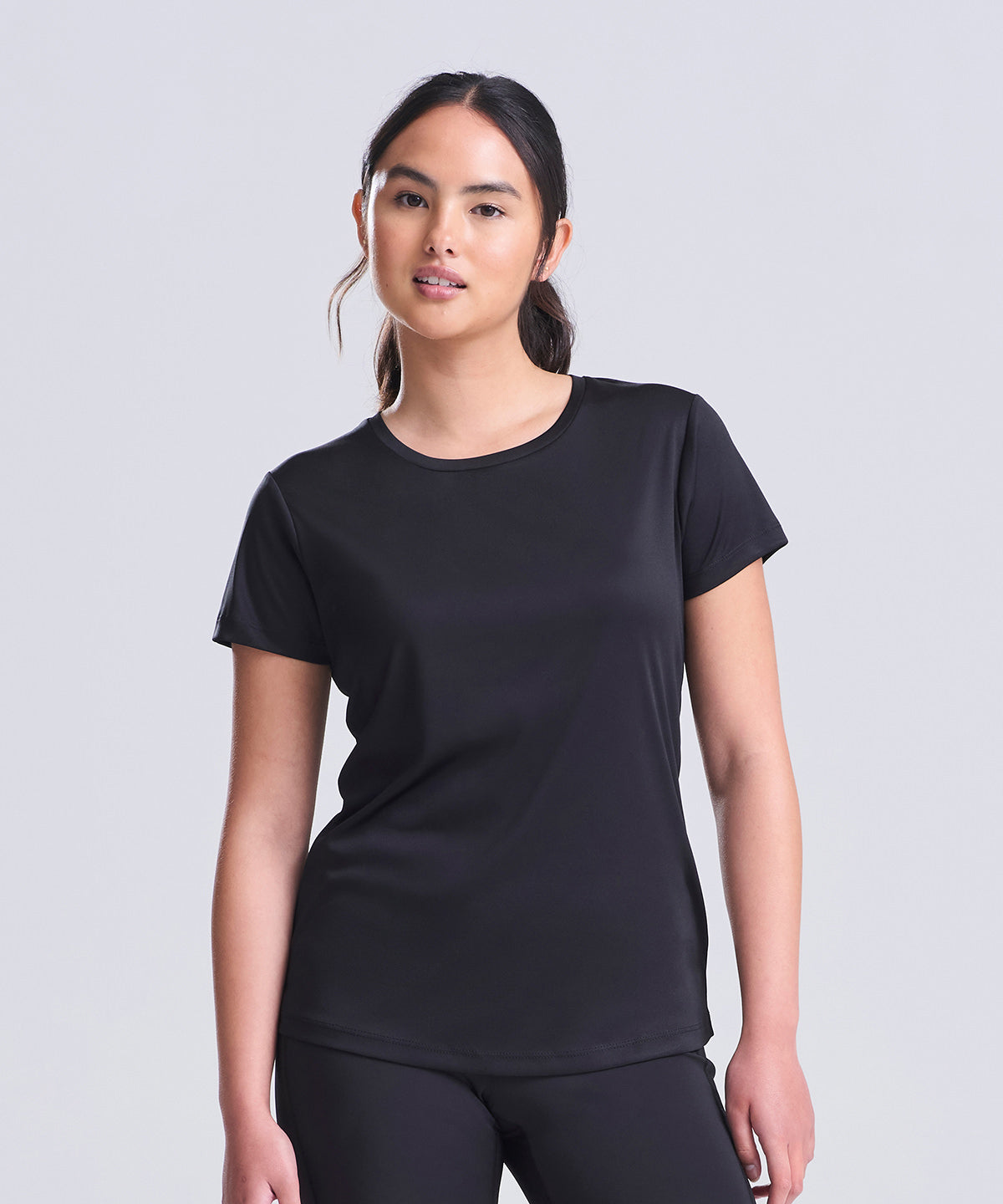 Lifestyle photo of the Women's Cool Smooth T