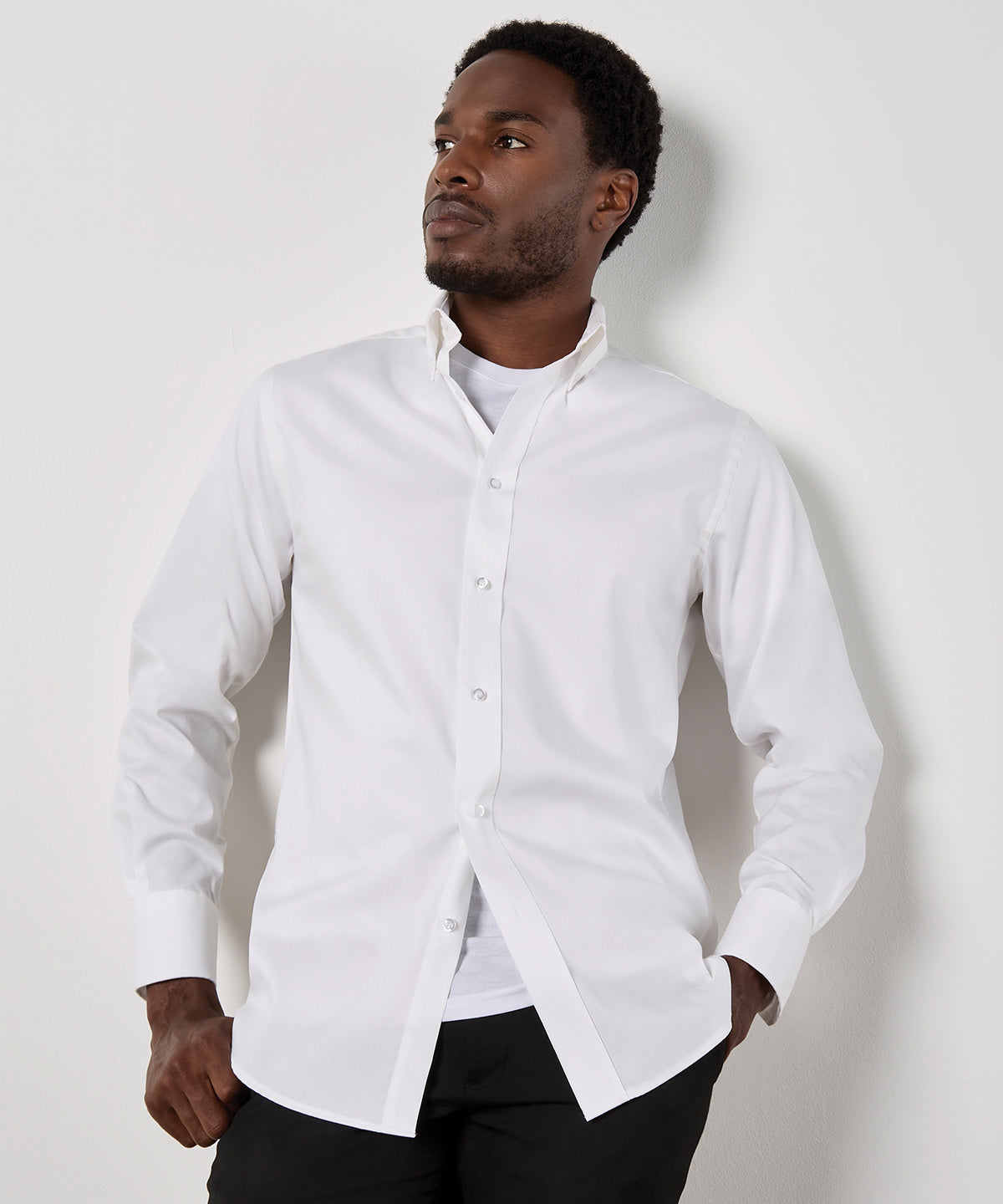 Lifestyle photo of the Premium Oxford Shirt Long-Sleeved (Tailored Fit)