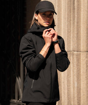 Lifestyle photo of the Women’s Yosemite Jacket