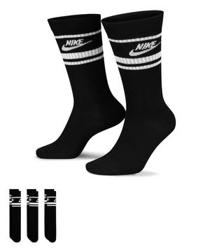 Lifestyle photo of the Dri-Fit Sportswear Everyday Essential Socks (3 Pairs)