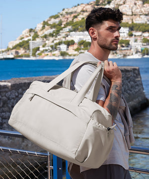 Lifestyle photo of the Studio Holdall