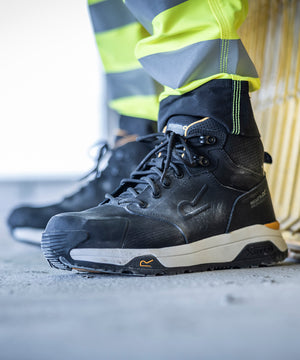 Lifestyle photo of the Metafort S1PL Safety Hikers