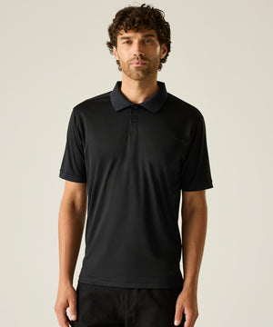 Lifestyle photo of the Recycle.me Piqué Polo Shirt