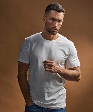 Lifestyle photo of the Fashion Sof Tee (8005)