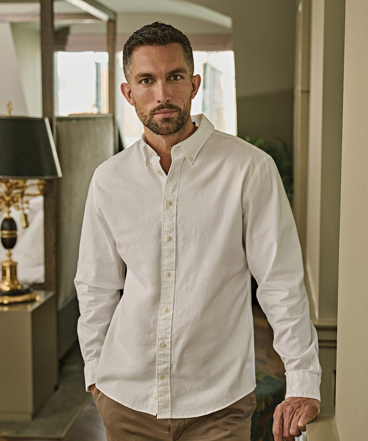 Lifestyle photo of the Perfect Oxford Shirt (4000)