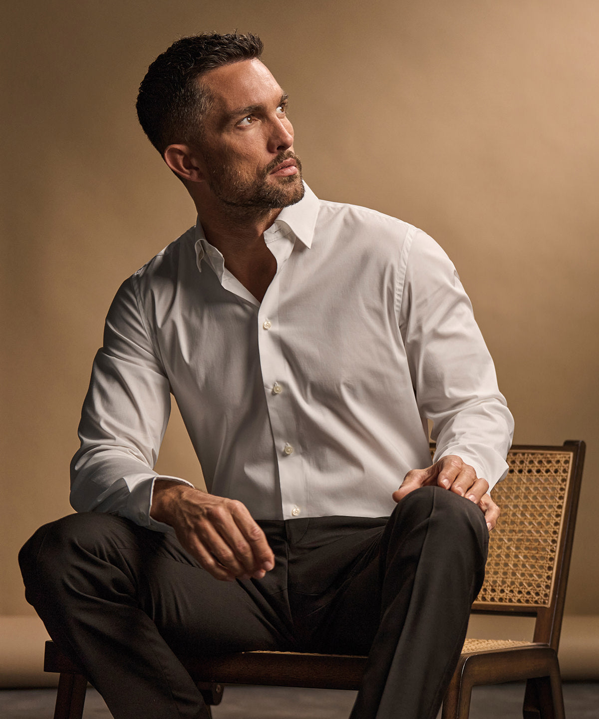 Lifestyle photo of the Stretch Luxury Shirt (4024)