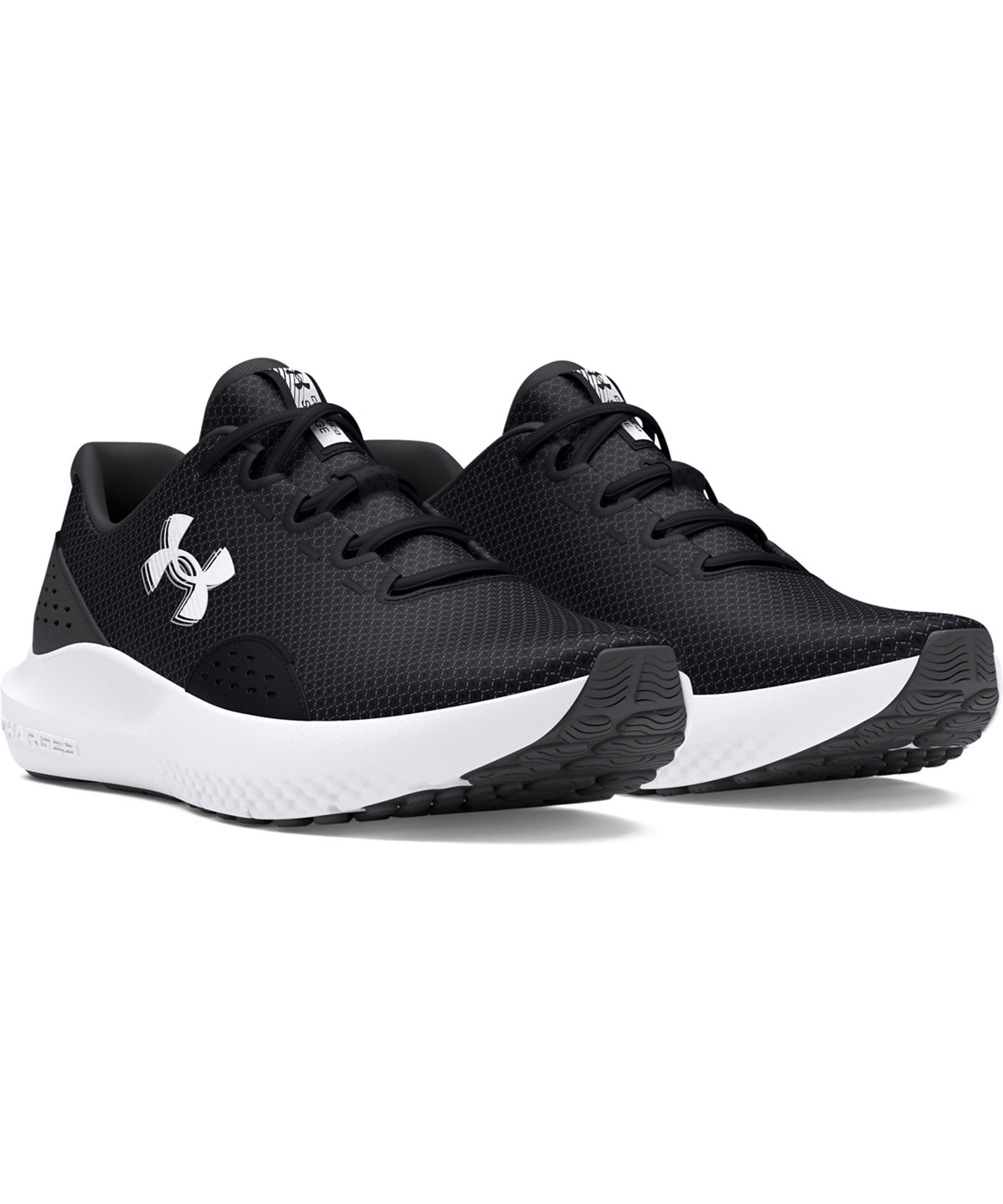 Lifestyle photo of the Trainers Surge 4.0 in Black/White
